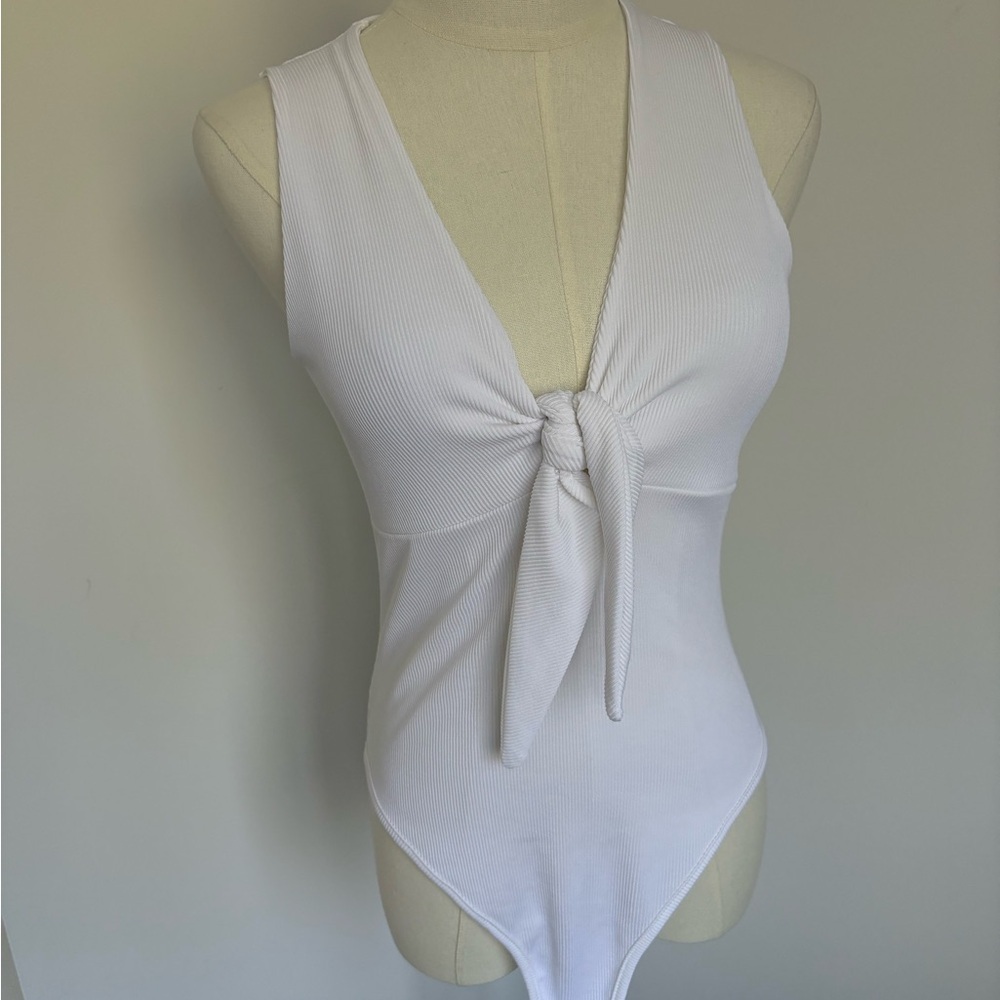 Boohoo White Sleeveless Tie Front Bodysuit